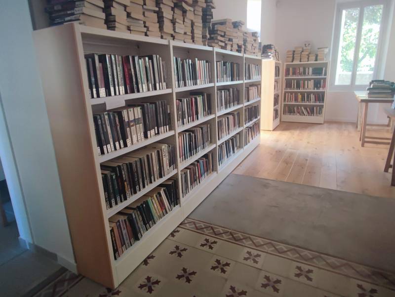 Aménagement d'une bibliothèque dans le Vaucluse