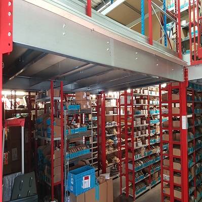 La  plateforme de stockage autoportée par rayonnage