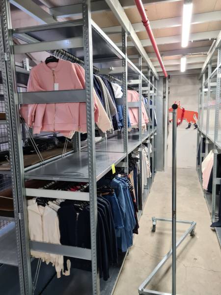 RAYONNAGES SURFACES DE VENTE