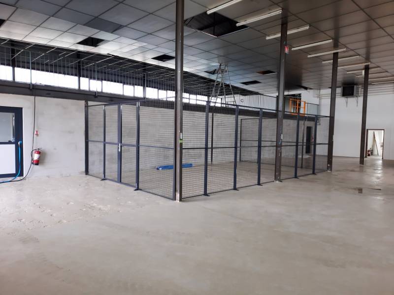 Cloison industrielle grillagée