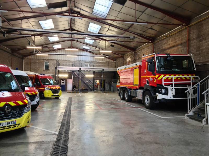 Mise en place de deux plateformes pour un centre de secours dans l'Hérault.