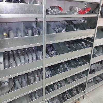 Rayonnage tôlé pour le stockage et le rangement