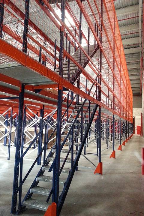 La  plateforme de stockage autoportée par rayonnage