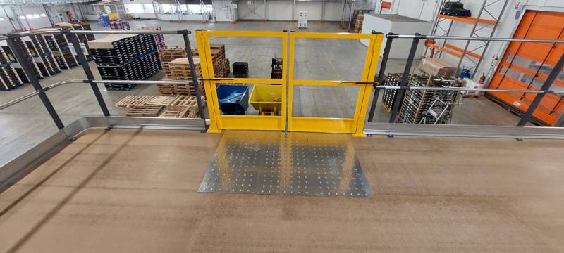 Portillon à retour automatique