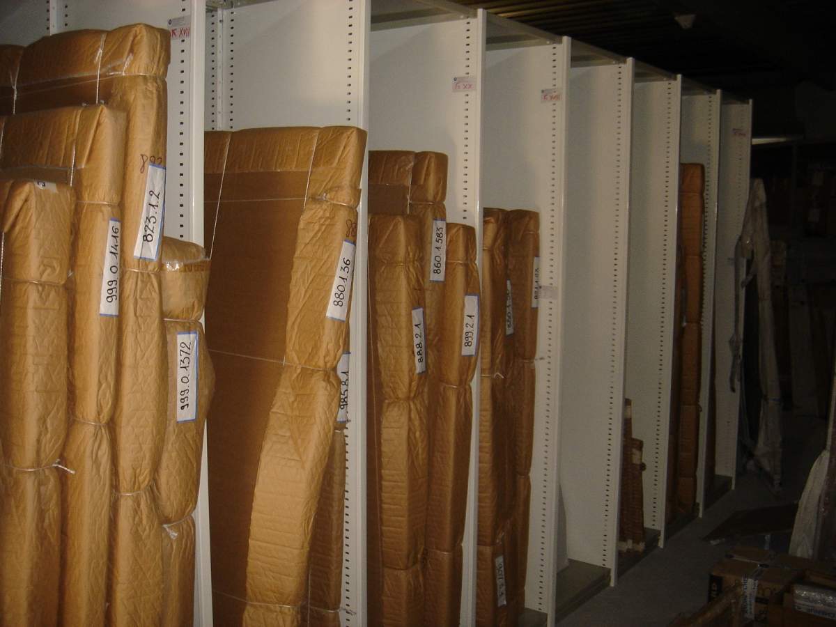 STOCKAGE TABLEAUX A LA VERTICALE