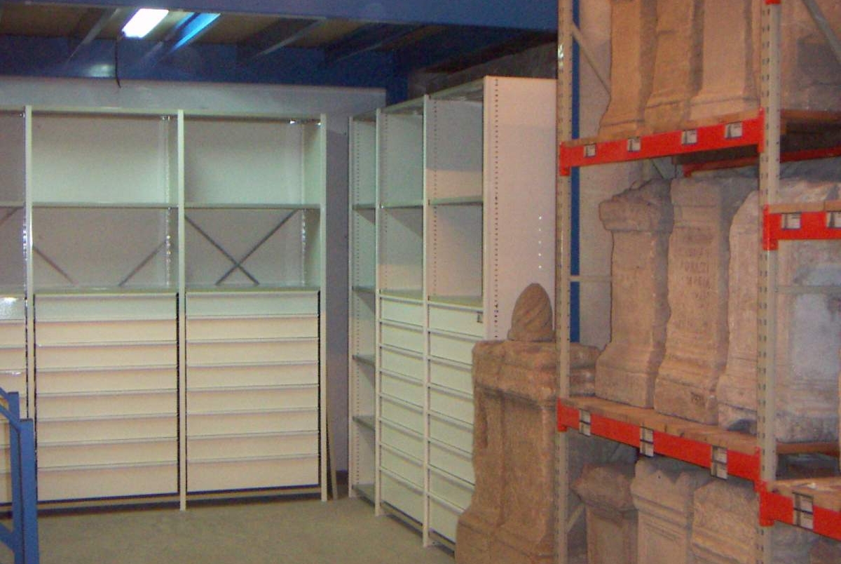 MEUBLE A PLANS POUR STOCK