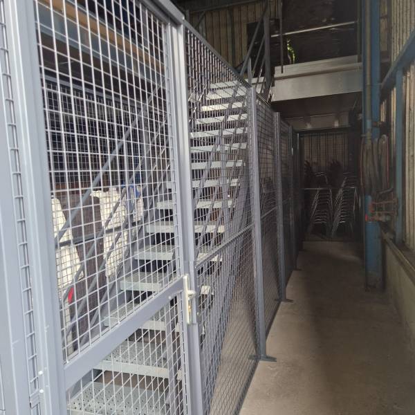 Aménagement de deux plateformes dans un service technique.