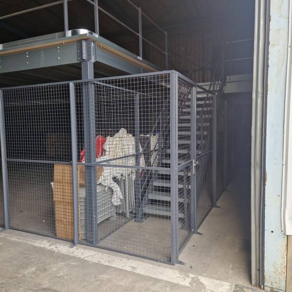 Aménagement de deux plateformes dans un service technique.