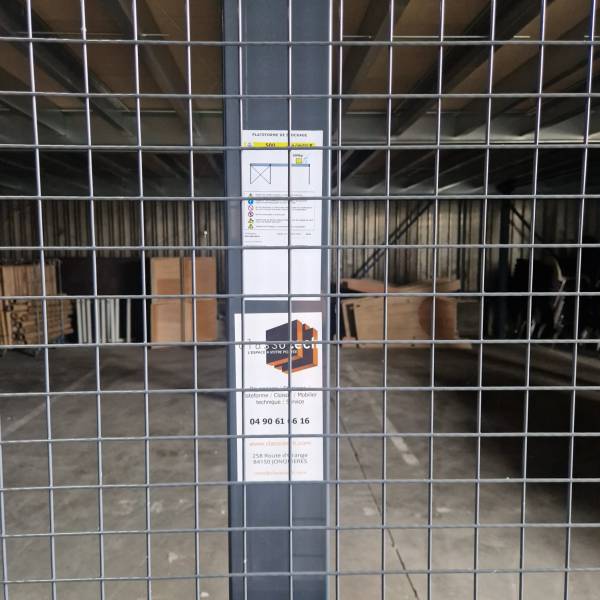 Aménagement de deux plateformes dans un service technique.