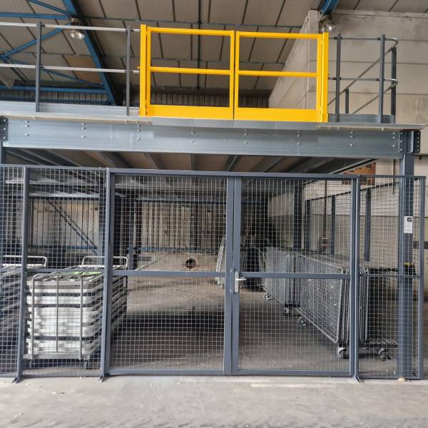 Aménagement de deux plateformes dans un service technique.