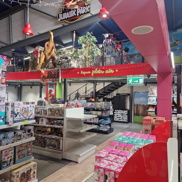 plateforme dans un magasin de jouets