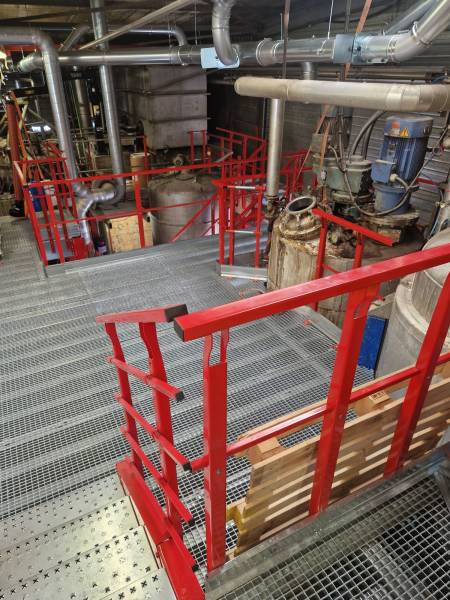 Mise aux normes CARSAT d'une plateforme industrielle multi-niveaux de 150 m²