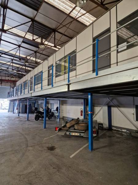 Implantation d'une plateforme avec des bureaux à Aubagne dans une entreprise spécialisée dans le transport de personnes.