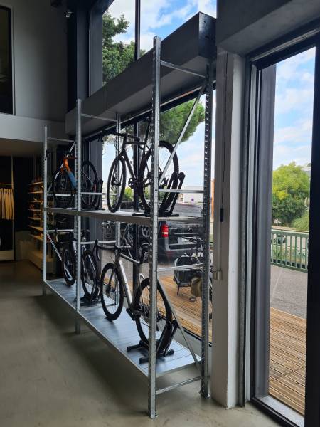 RAYONNAGES SURFACES DE VENTE